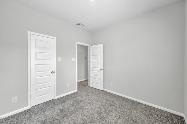 Building Photo - 14733 Pinion Ct