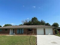 Building Photo - 905 Elizabeth Blvd