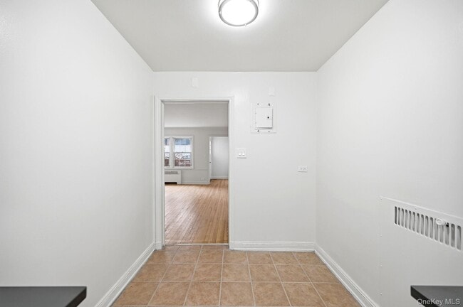 Building Photo - 61 Davis Ave