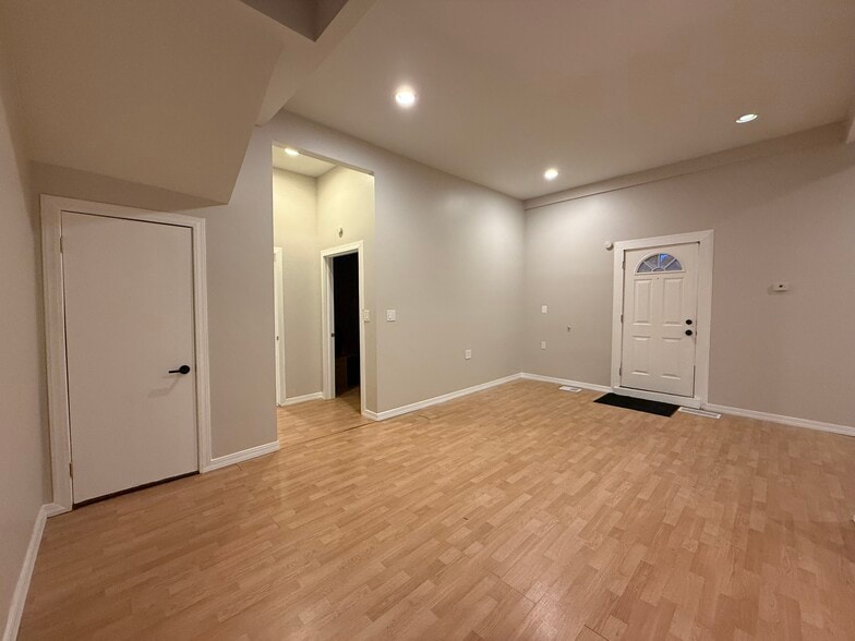 Building Photo - 2121 N California Ave