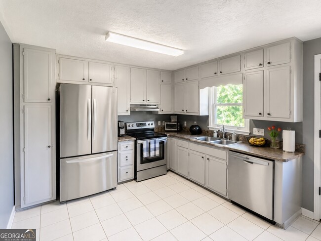 Building Photo - 339 Desiree Dr NW