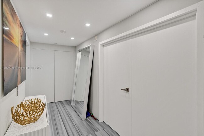 Building Photo - 17875 Collins Ave