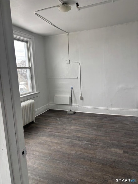 Building Photo - 86 Pequonnock St