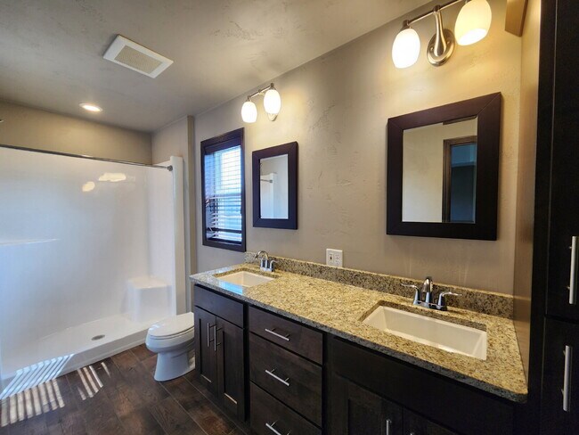 Building Photo - Home located in Family Friendly Neighborhood