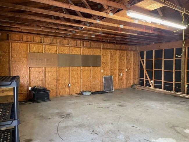 Building Photo - Beautiful 3 Bed, 2.5 Bath Home located in ...