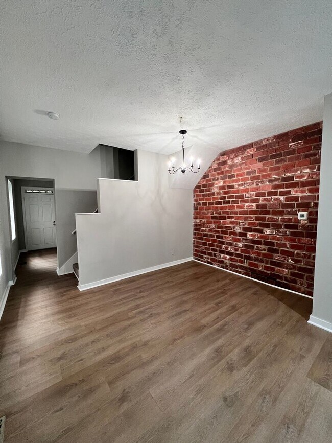 Building Photo - *COMING SOON* Charming 2 bedroom, 2.5 bath...