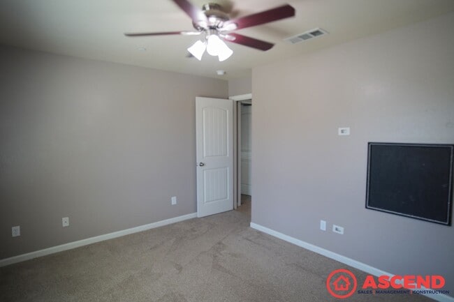 Building Photo - Charming 4-Bedroom, 2-Bathroom Home in Nor...