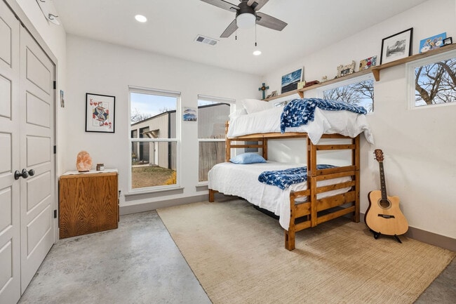 Building Photo - 149 NW Campbell Loop