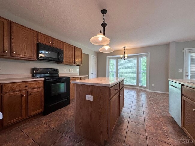 Building Photo - 5575 Glen Oak