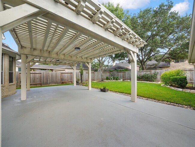 Building Photo - 22422 Water Edge Ln