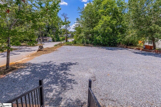 Building Photo - 536 Peronneau St