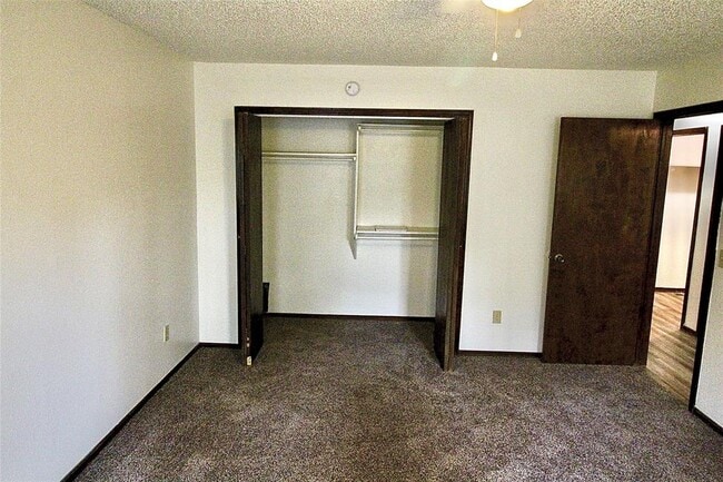 Building Photo - 312 Falcon Ct
