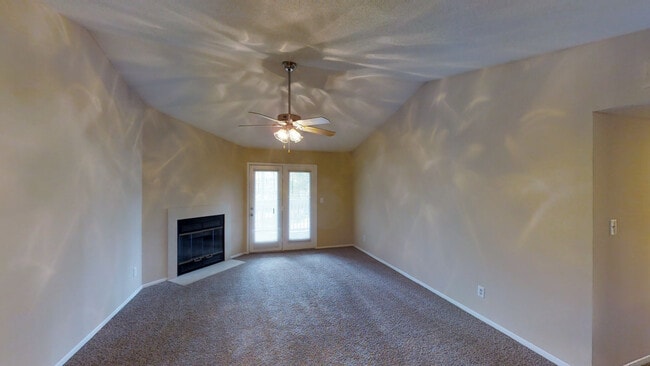 Living Space w/ Fireplace - Lakestone