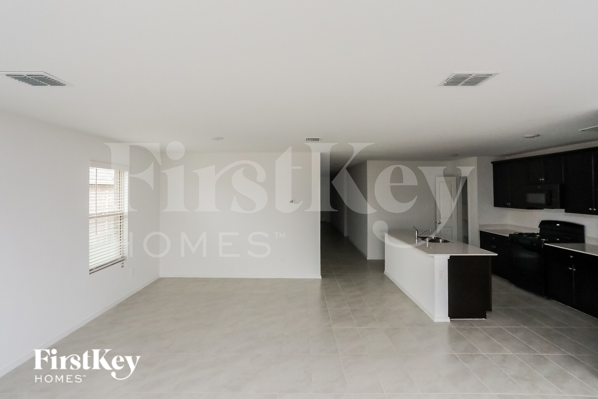 Building Photo - 1141 Crestview Dr