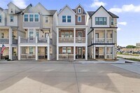 Building Photo - 203 S Village Way