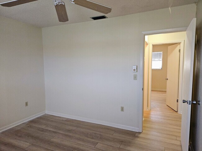 Building Photo - 360 137th Ave Cir
