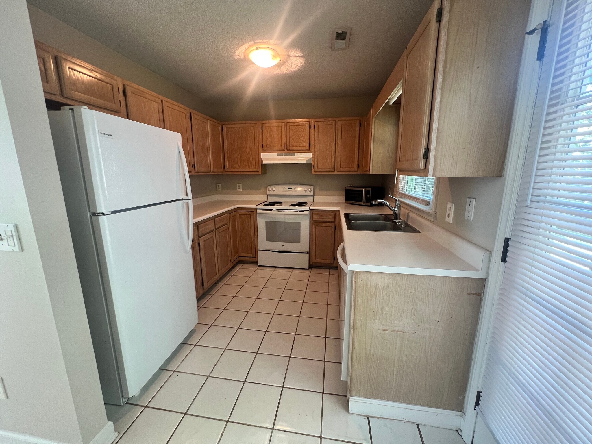Building Photo - 4415 Bridgeport Dr