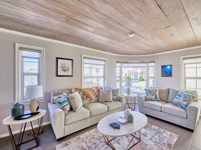 Building Photo - 1214 E Atlantic Ave