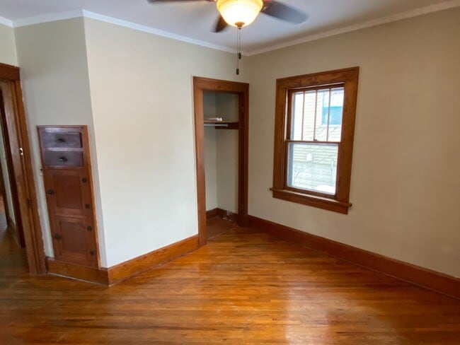 Building Photo - 3 Bedroom House Near UIHC