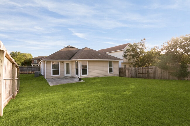 Building Photo - Corner Lot In Stone Oak Area