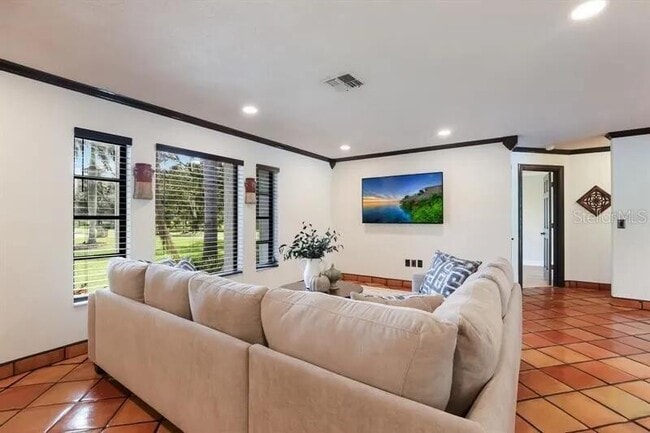 Building Photo - 2077 Racimo Dr