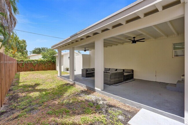 Building Photo - 2978 SW 14th St