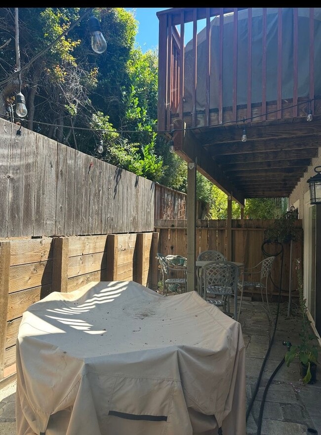 Building Photo - Spacious Townhome Near Dominican Hospital