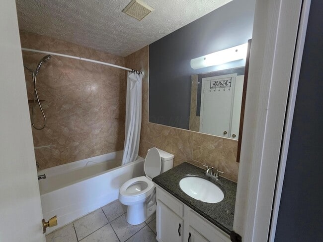 Building Photo - 7006 Finchley Dr