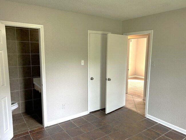Building Photo - 3130 Fairmeadow Horn Lake, MS 38637
