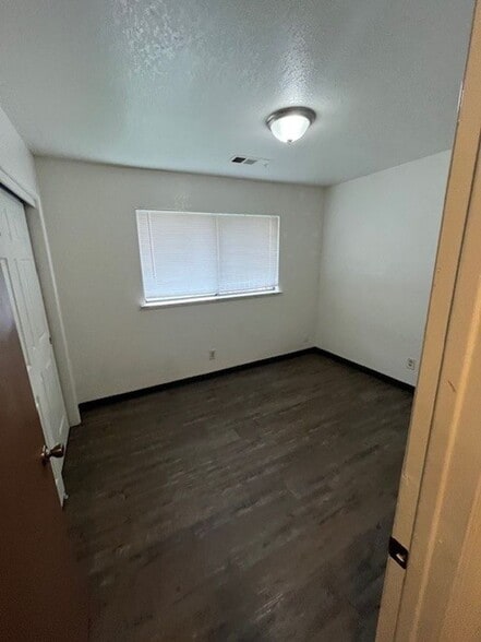 Building Photo - 4346 W Douglas Ave