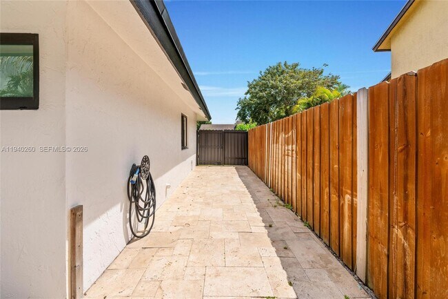 Building Photo - 730 SW 95 Terrace