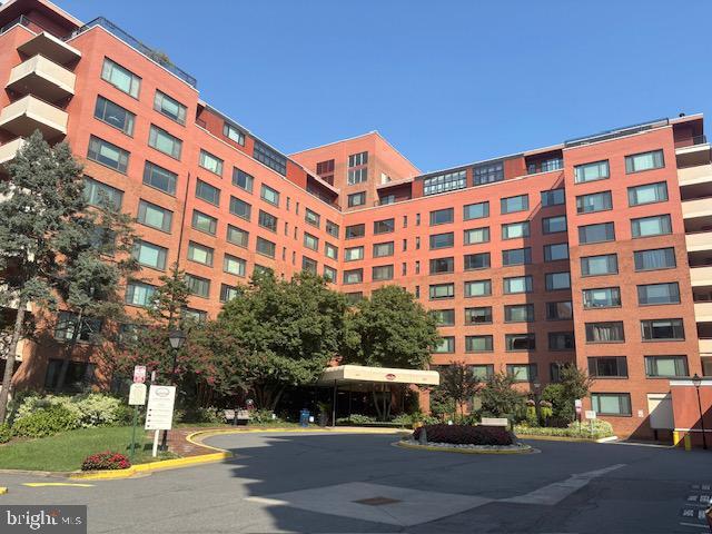 Building Photo - 1021 Arlington Blvd