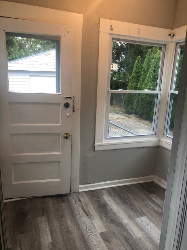 Building Photo - 1482 Lakewood Ave