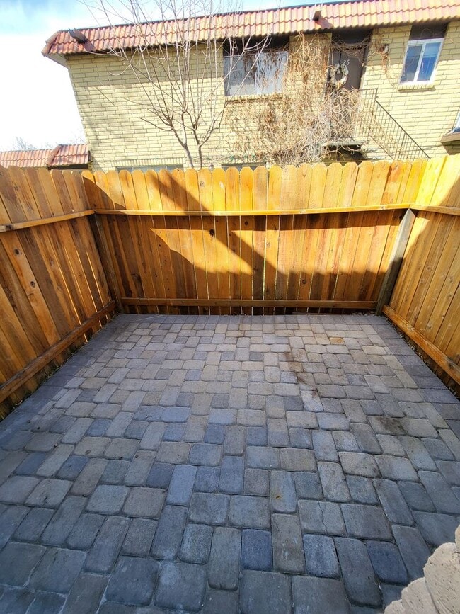 Building Photo - 3410 Woodside Dr