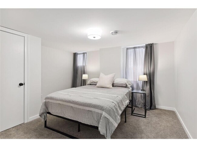 Building Photo - 953 17th Ave SE