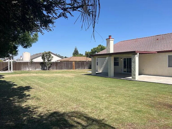 Building Photo - Come check out this beautiful 3 bedroom 2 bath home