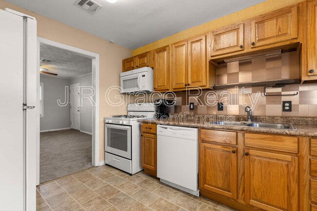 Building Photo - 105 David Davis Dr