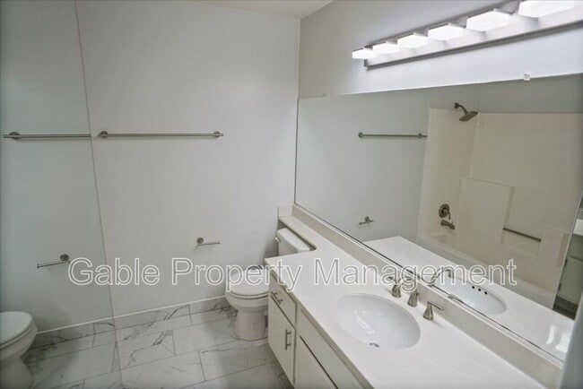 Building Photo - 18716 Vista Del Canon