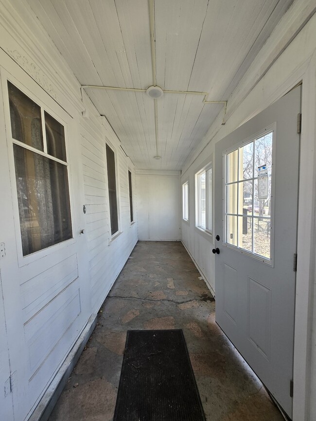 Building Photo - 732 N 5th St