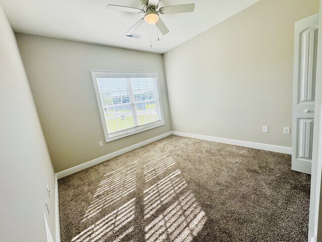 Building Photo - 211 Copperwood Lp