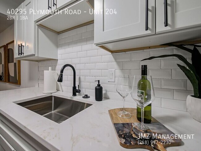 Building Photo - 40295 Plymouth Rd