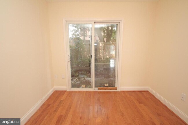 Building Photo - 298 Greenough St