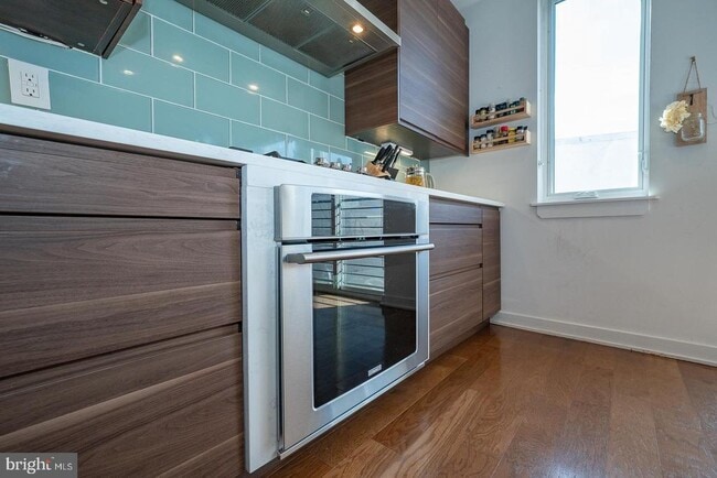 Building Photo - 1326 N Mascher St