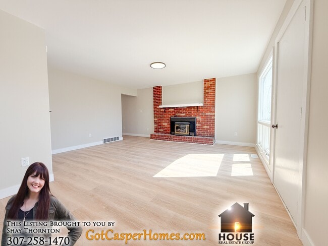 Building Photo - 2414 E 9th St