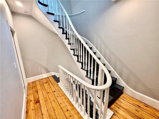 Building Photo - 73 Vernon St