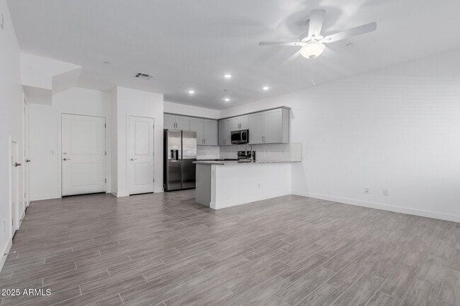 Building Photo - 1318 S 105th Pl