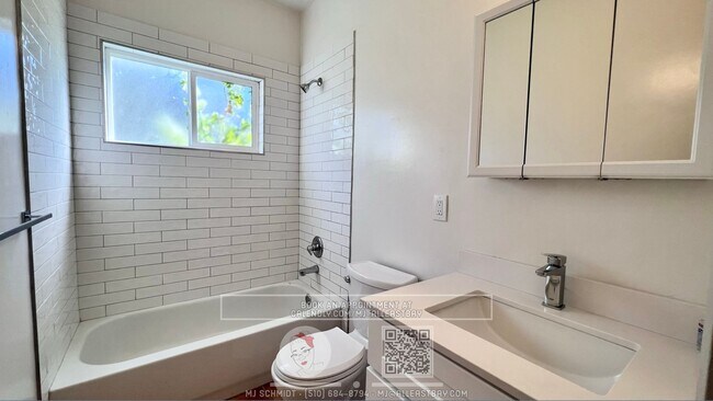 Building Photo - Spacious 2 bedroom with large storage room...