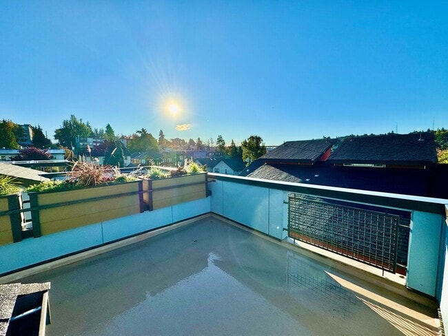 Building Photo - Stunning Fremont Townhome - Incredible Loc...