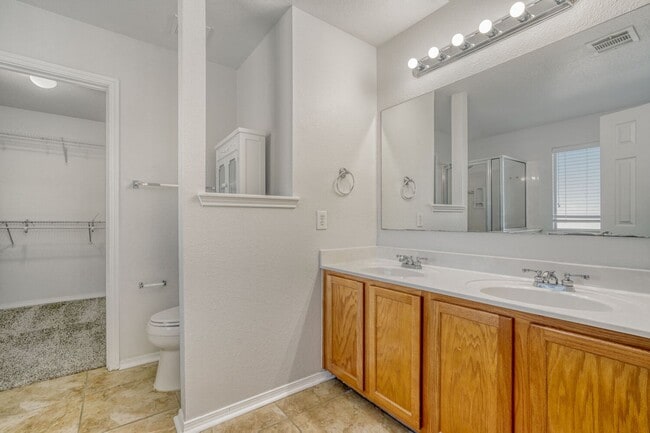 Building Photo - Charming & Spacious 4 Bedroom 2 and Half bath Home with Open Living, Modern Updates, and Private ...