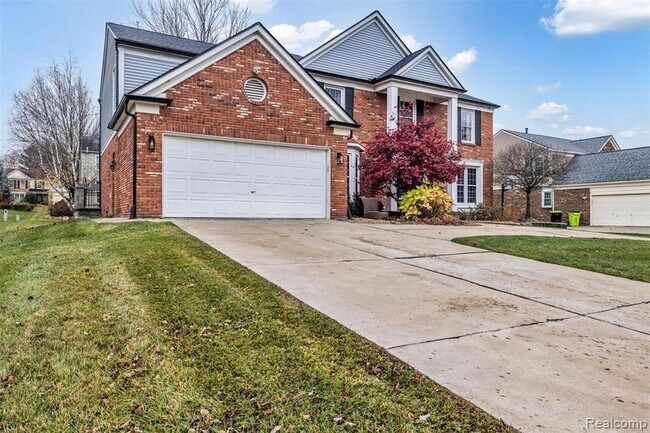 Building Photo - 45077 Roundview Dr